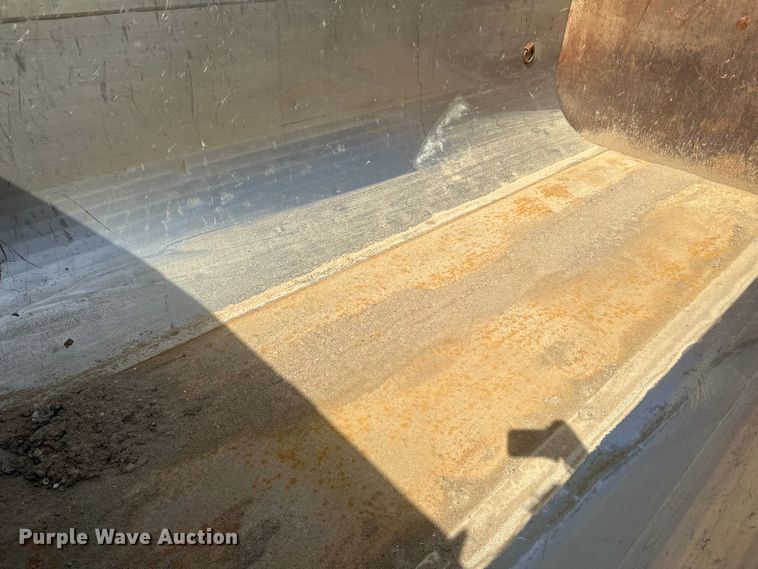 image for item EB2520 1998 Ford LT9000 dump truck