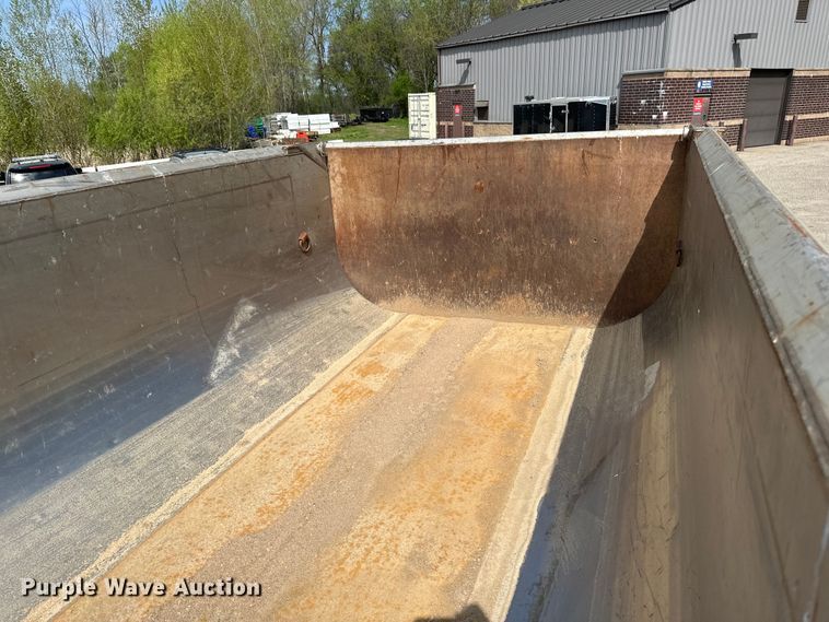 image for item EB2520 1998 Ford LT9000 dump truck