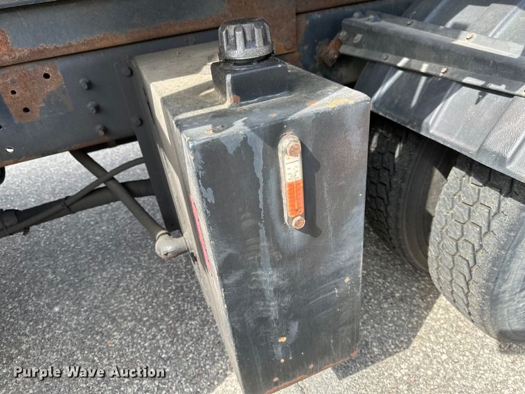 image for item EB2520 1998 Ford LT9000 dump truck