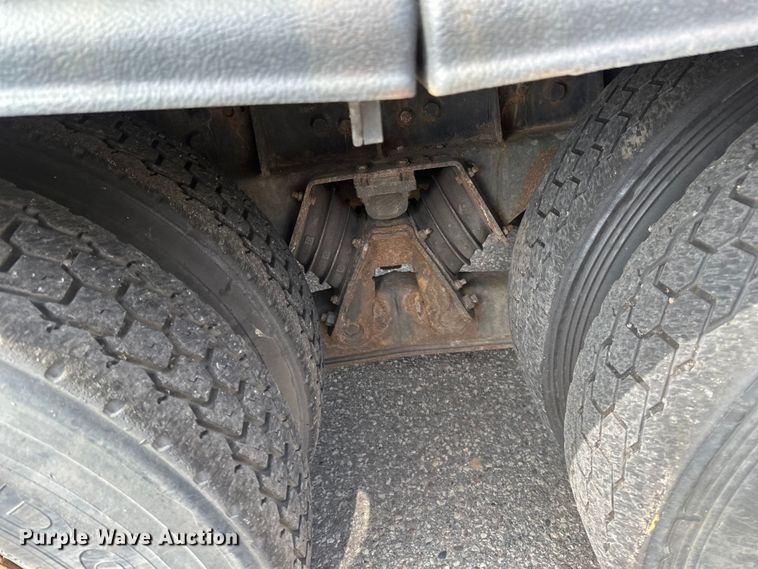 image for item EB2520 1998 Ford LT9000 dump truck