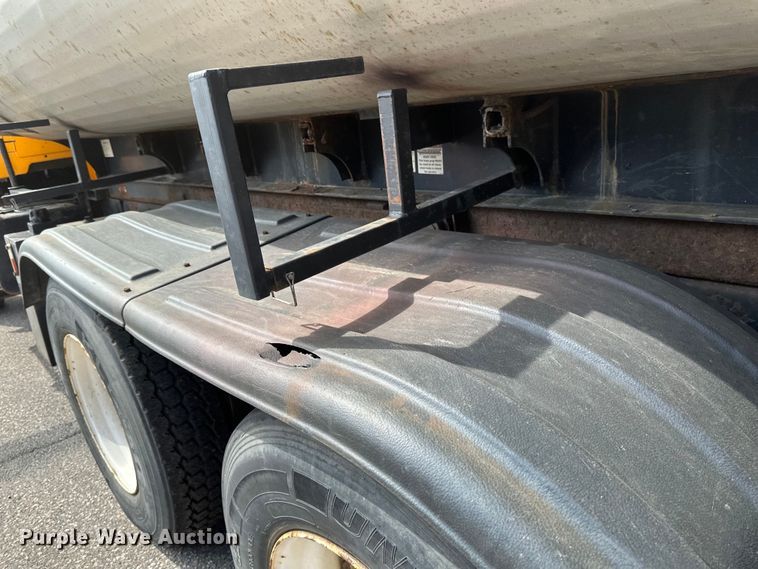 image for item EB2520 1998 Ford LT9000 dump truck