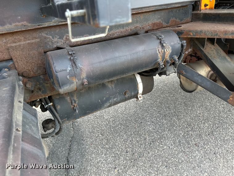 image for item EB2520 1998 Ford LT9000 dump truck