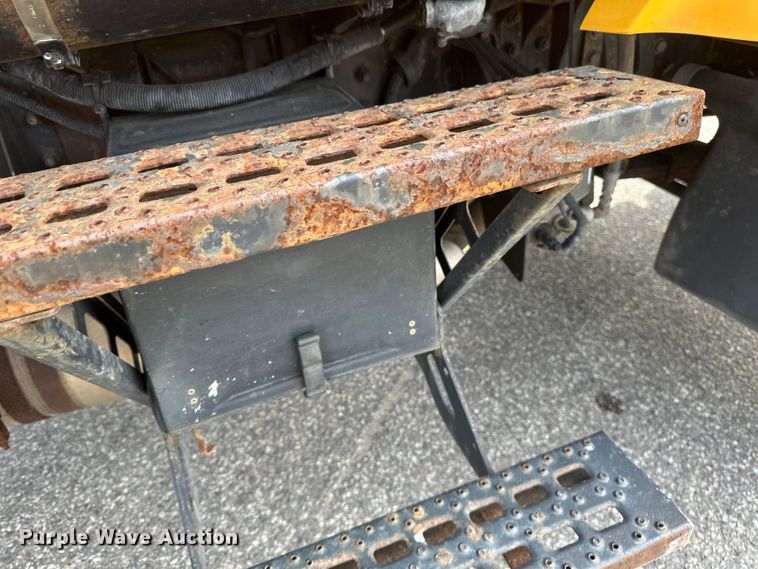 image for item EB2520 1998 Ford LT9000 dump truck