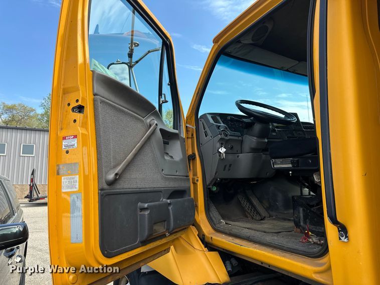 image for item EB2520 1998 Ford LT9000 dump truck