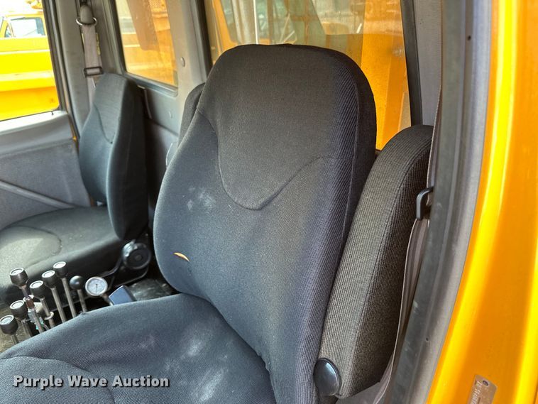 image for item EB2520 1998 Ford LT9000 dump truck