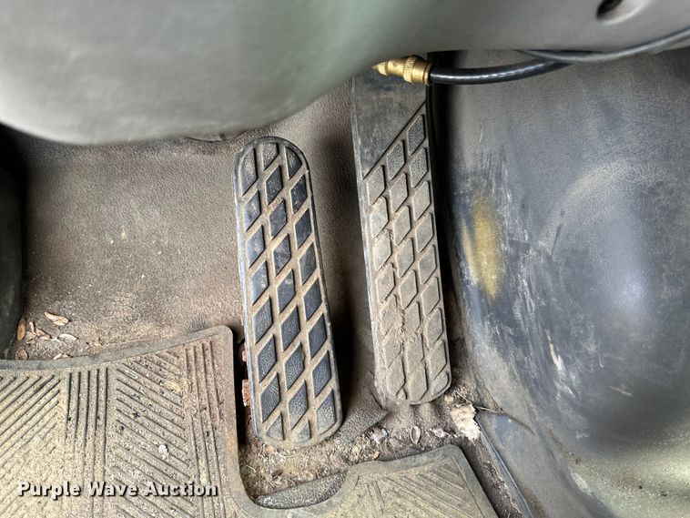 image for item EB2520 1998 Ford LT9000 dump truck