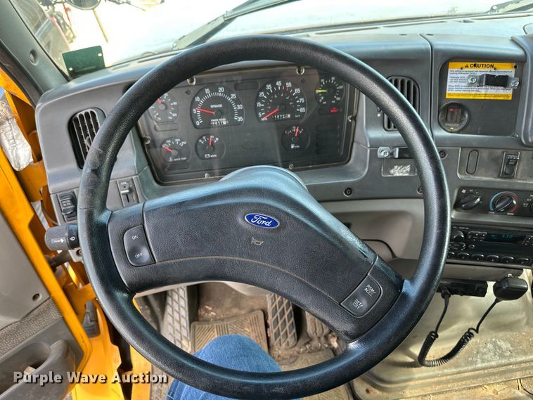 image for item EB2520 1998 Ford LT9000 dump truck
