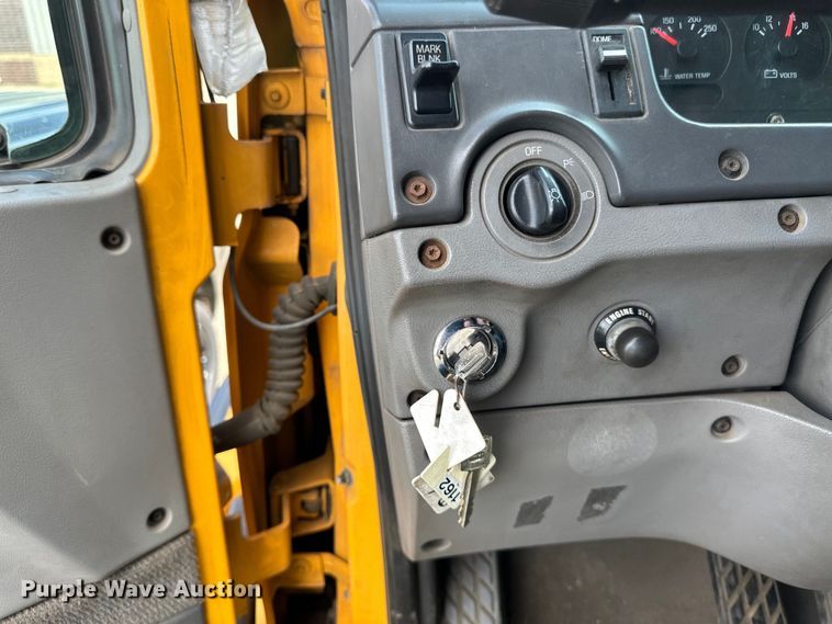 image for item EB2520 1998 Ford LT9000 dump truck