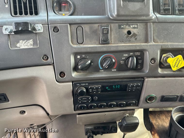 image for item EB2520 1998 Ford LT9000 dump truck