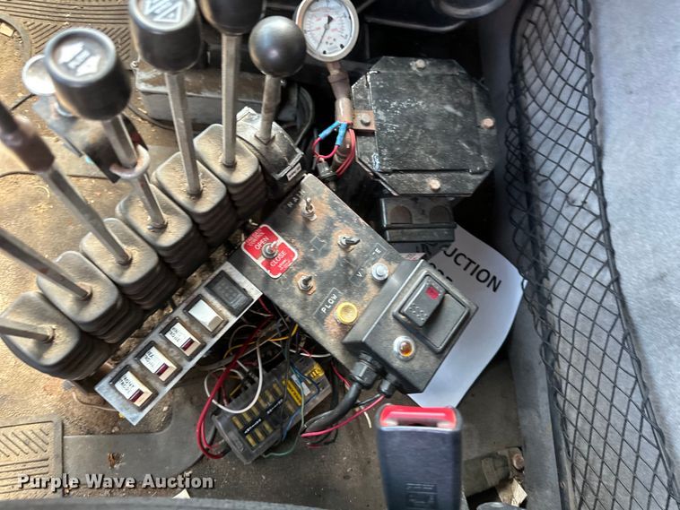 image for item EB2520 1998 Ford LT9000 dump truck