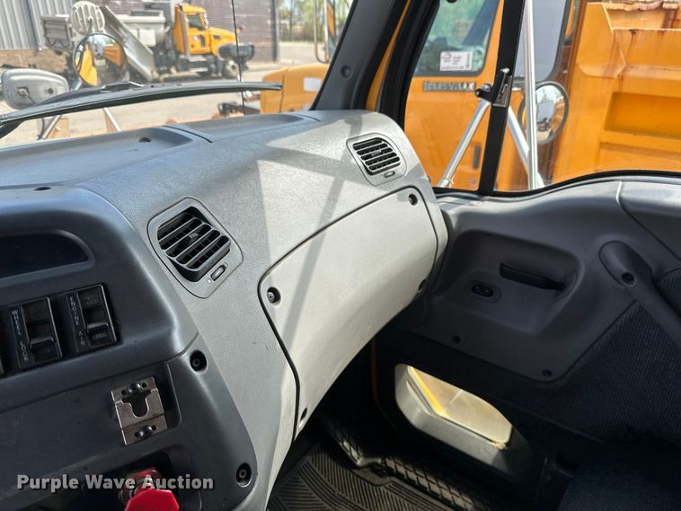 image for item EB2520 1998 Ford LT9000 dump truck