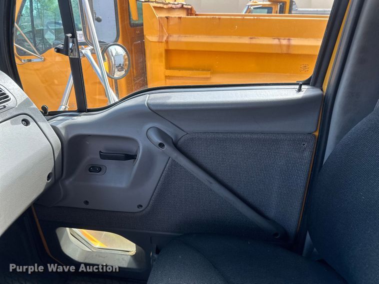 image for item EB2520 1998 Ford LT9000 dump truck