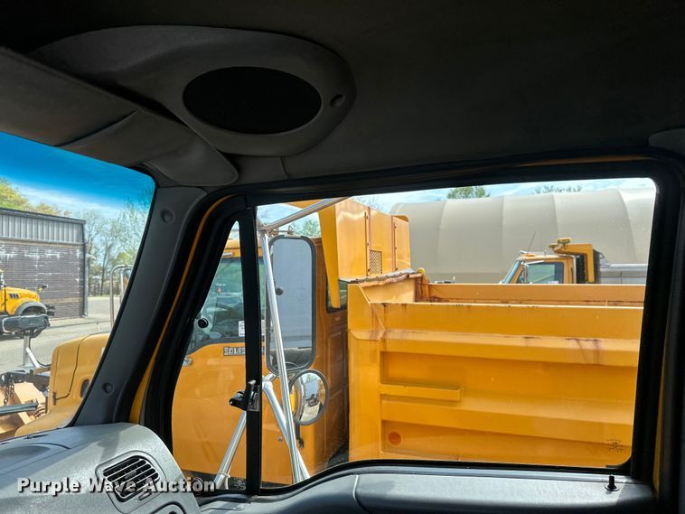 image for item EB2520 1998 Ford LT9000 dump truck