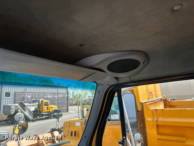 image for item EB2520 1998 Ford LT9000 dump truck