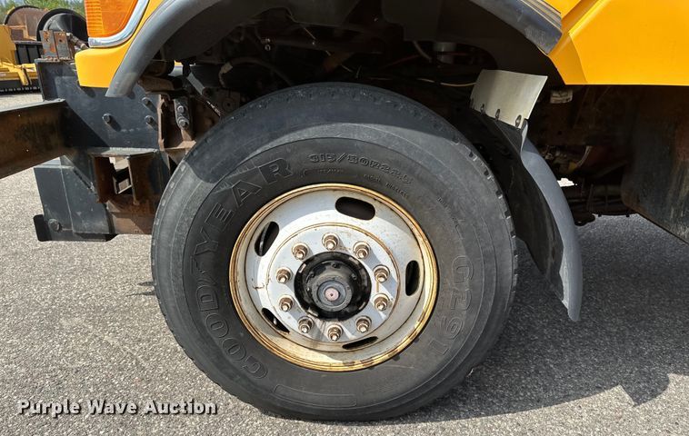 image for item EB2520 1998 Ford LT9000 dump truck