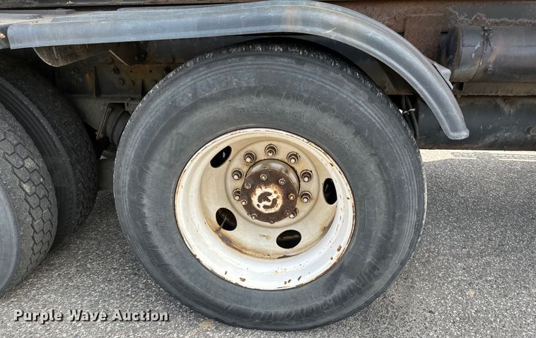 image for item EB2520 1998 Ford LT9000 dump truck