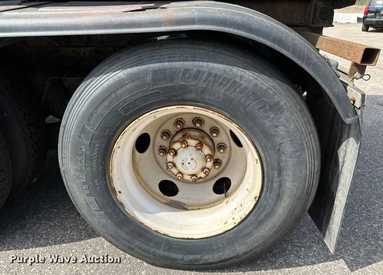 image for item EB2520 1998 Ford LT9000 dump truck