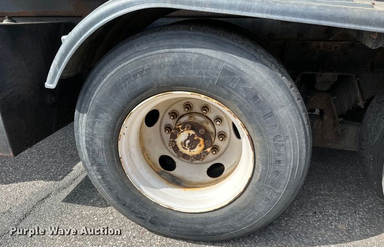 image for item EB2520 1998 Ford LT9000 dump truck