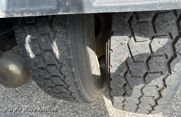 image for item EB2520 1998 Ford LT9000 dump truck