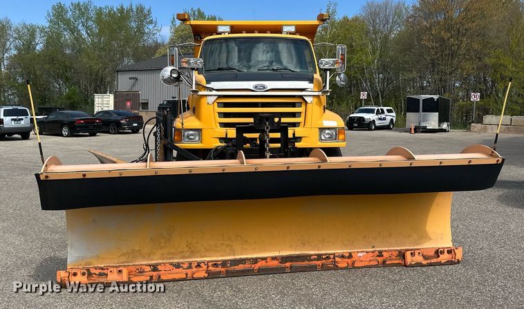 image for item EB2521 1998 Ford L8501 dump truck