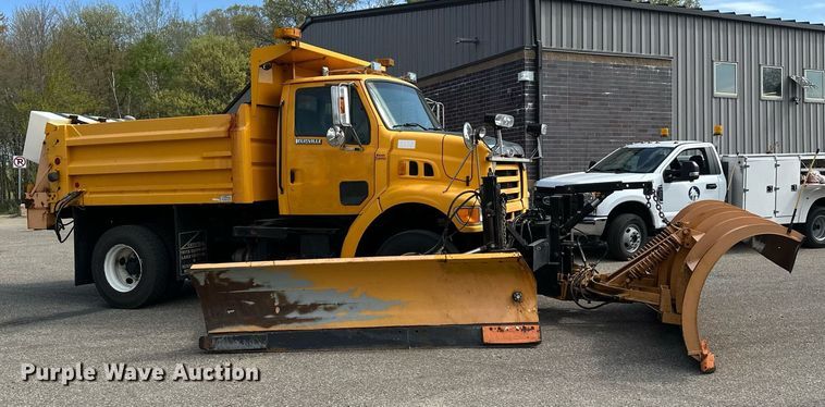 image for item EB2521 1998 Ford L8501 dump truck