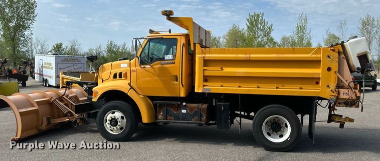 image for item EB2521 1998 Ford L8501 dump truck