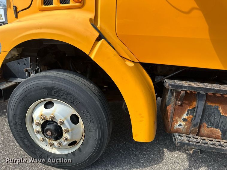 image for item EB2521 1998 Ford L8501 dump truck