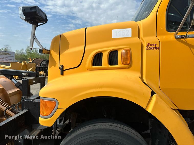 image for item EB2521 1998 Ford L8501 dump truck