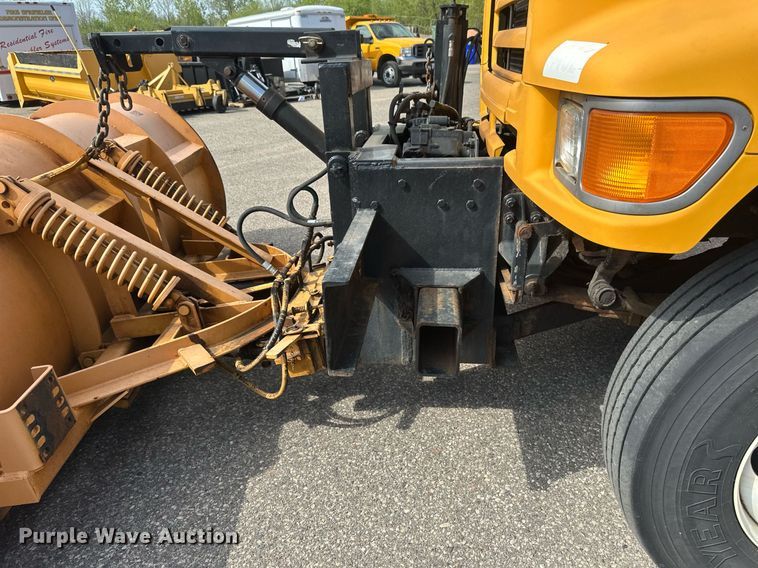 image for item EB2521 1998 Ford L8501 dump truck