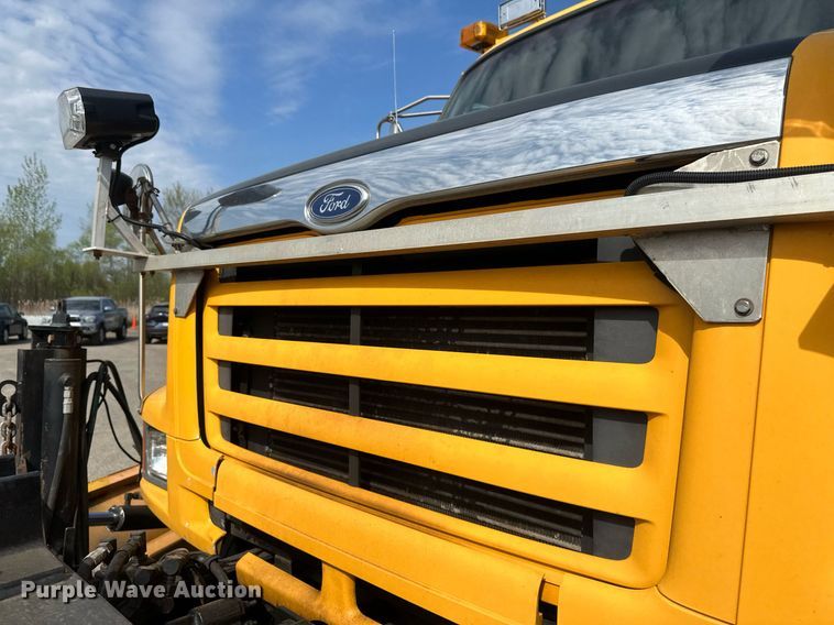 image for item EB2521 1998 Ford L8501 dump truck