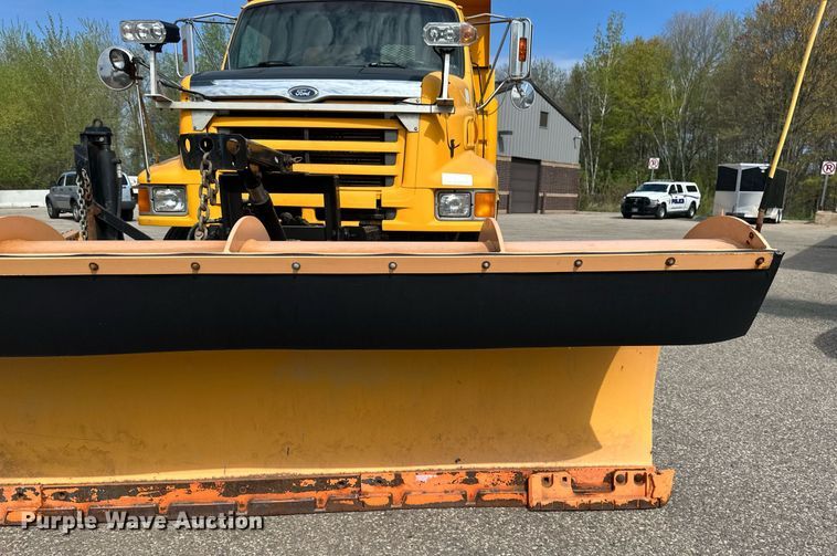 image for item EB2521 1998 Ford L8501 dump truck