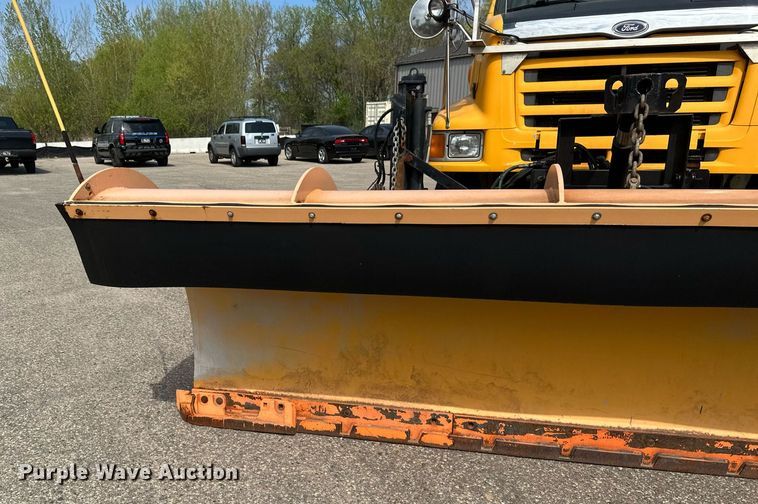 image for item EB2521 1998 Ford L8501 dump truck