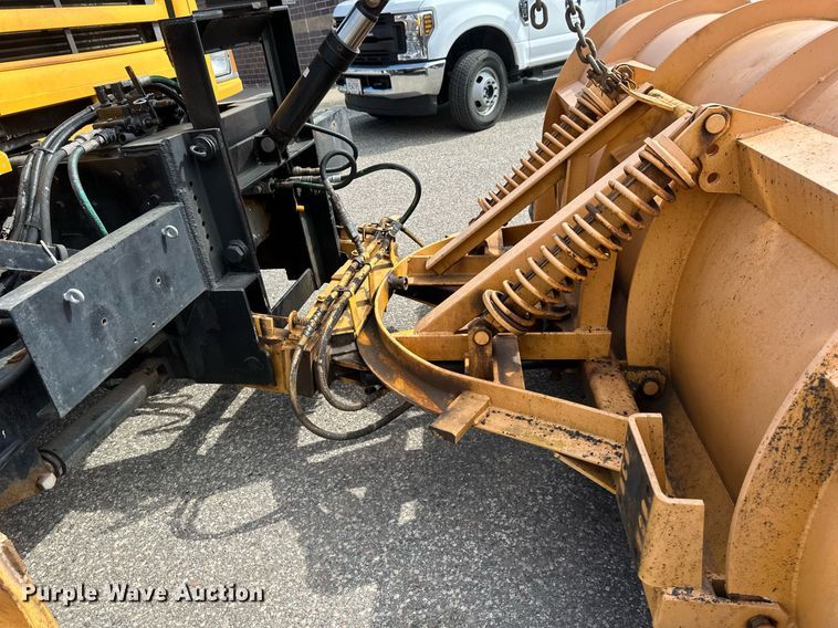 image for item EB2521 1998 Ford L8501 dump truck