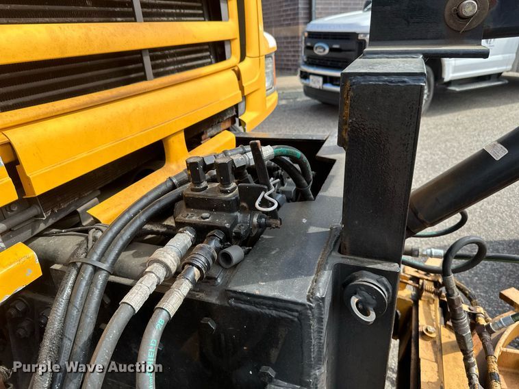 image for item EB2521 1998 Ford L8501 dump truck