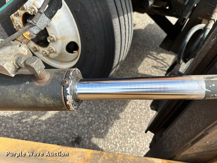 image for item EB2521 1998 Ford L8501 dump truck