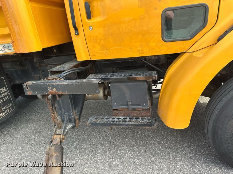 image for item EB2521 1998 Ford L8501 dump truck