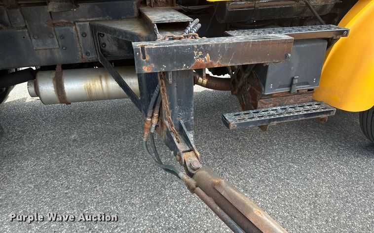 image for item EB2521 1998 Ford L8501 dump truck