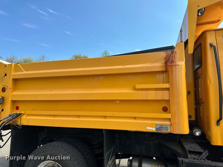 image for item EB2521 1998 Ford L8501 dump truck