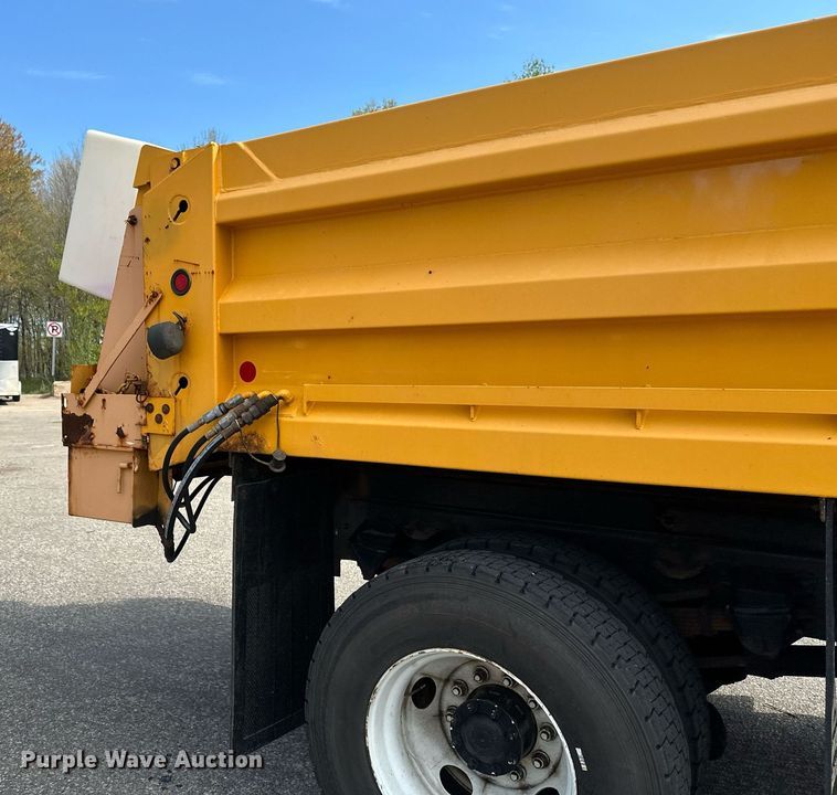 image for item EB2521 1998 Ford L8501 dump truck