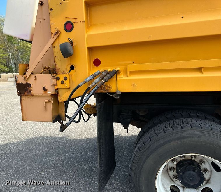 image for item EB2521 1998 Ford L8501 dump truck