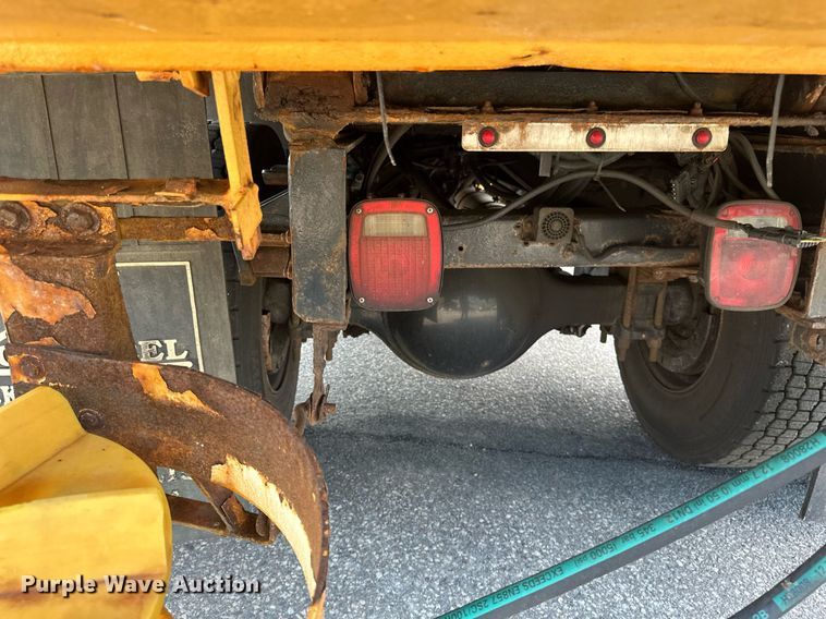 image for item EB2521 1998 Ford L8501 dump truck
