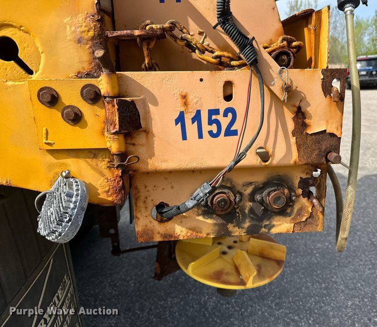 image for item EB2521 1998 Ford L8501 dump truck