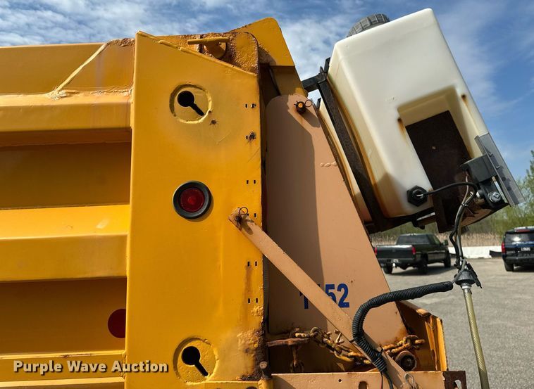 image for item EB2521 1998 Ford L8501 dump truck