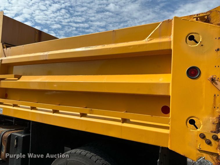 image for item EB2521 1998 Ford L8501 dump truck