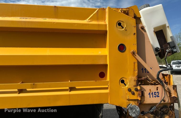 image for item EB2521 1998 Ford L8501 dump truck