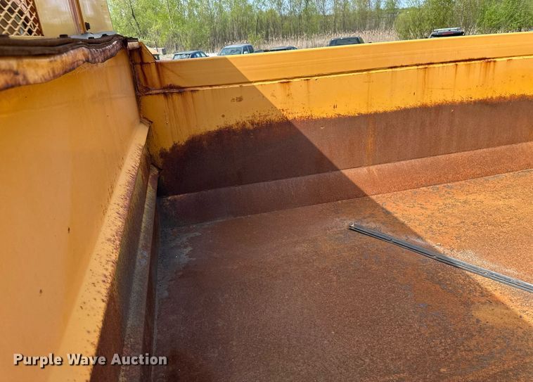 image for item EB2521 1998 Ford L8501 dump truck