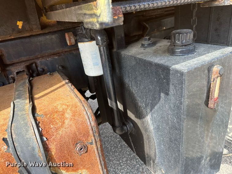 image for item EB2521 1998 Ford L8501 dump truck