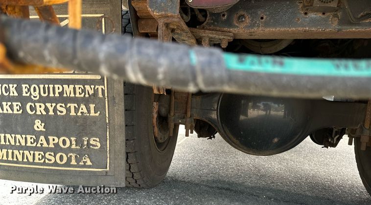 image for item EB2521 1998 Ford L8501 dump truck