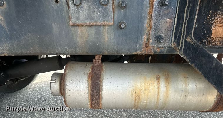 image for item EB2521 1998 Ford L8501 dump truck