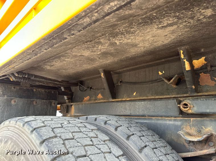 image for item EB2521 1998 Ford L8501 dump truck